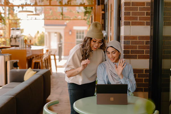Two Employees discuss the DAS Services